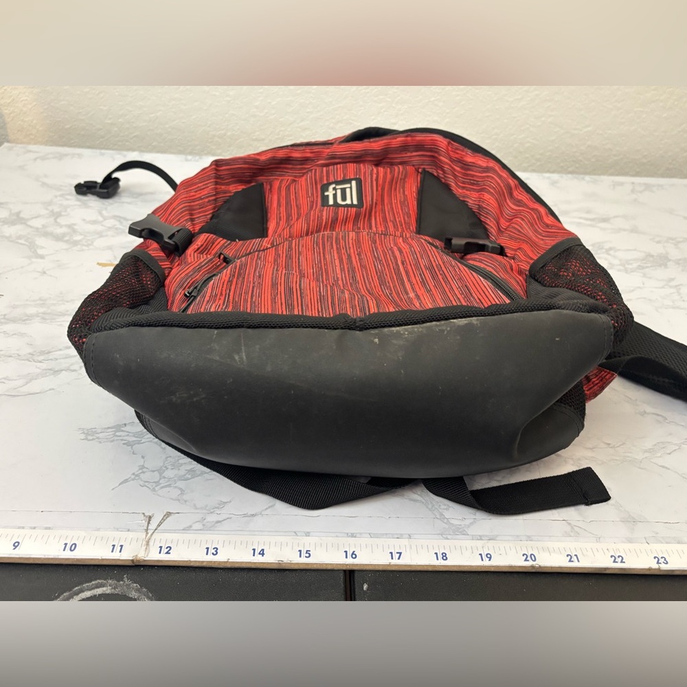 Tennman 17" Laptop Backpack Red Black Nylon Travel Padded Striped Daypack - Picture 8 of 8